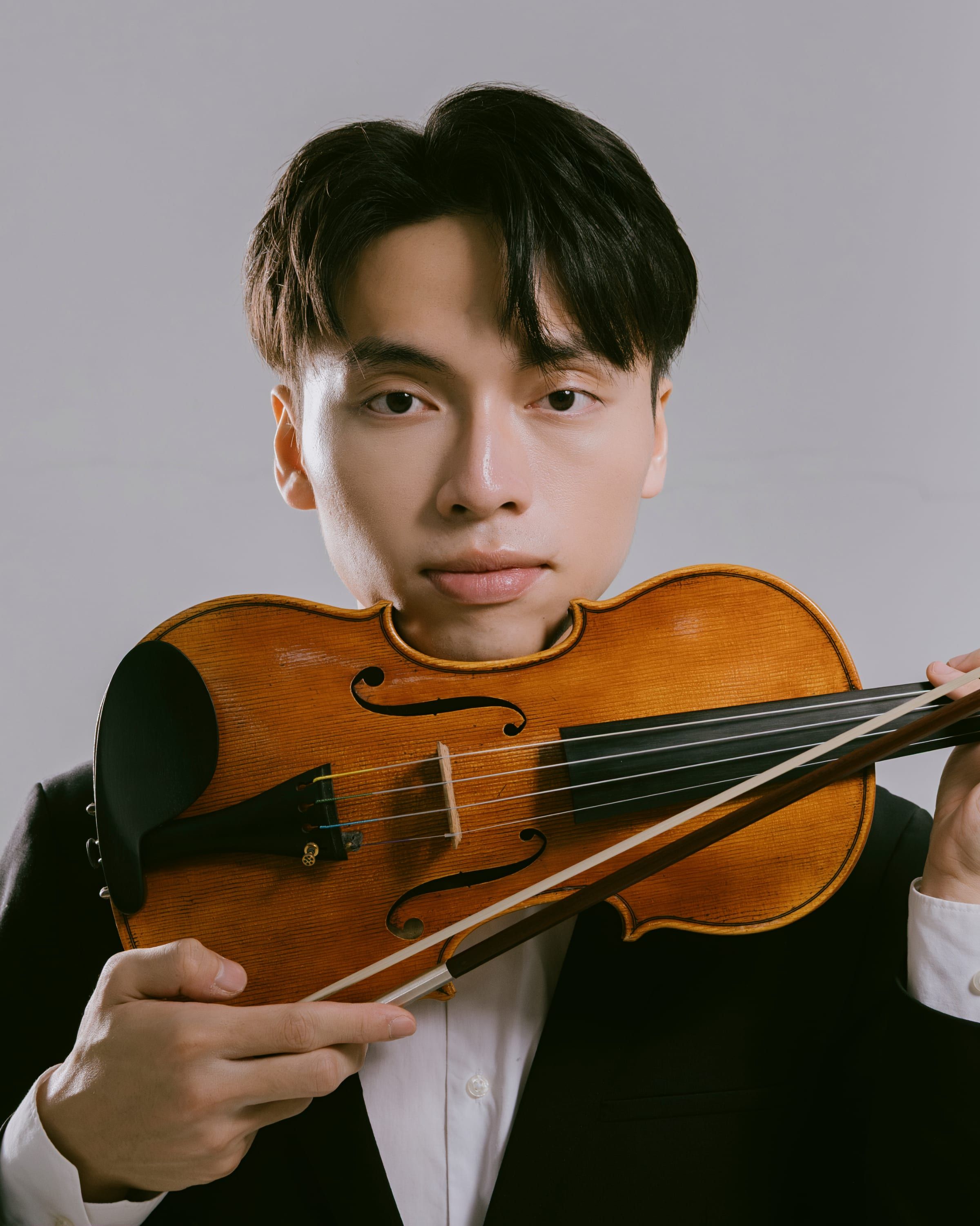 Trần Lê Quang Tiến with violin